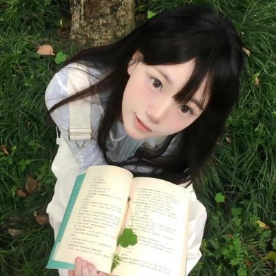 绿衣女子